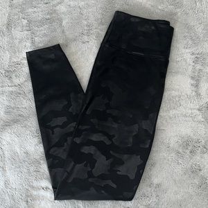 Black camo print leggings